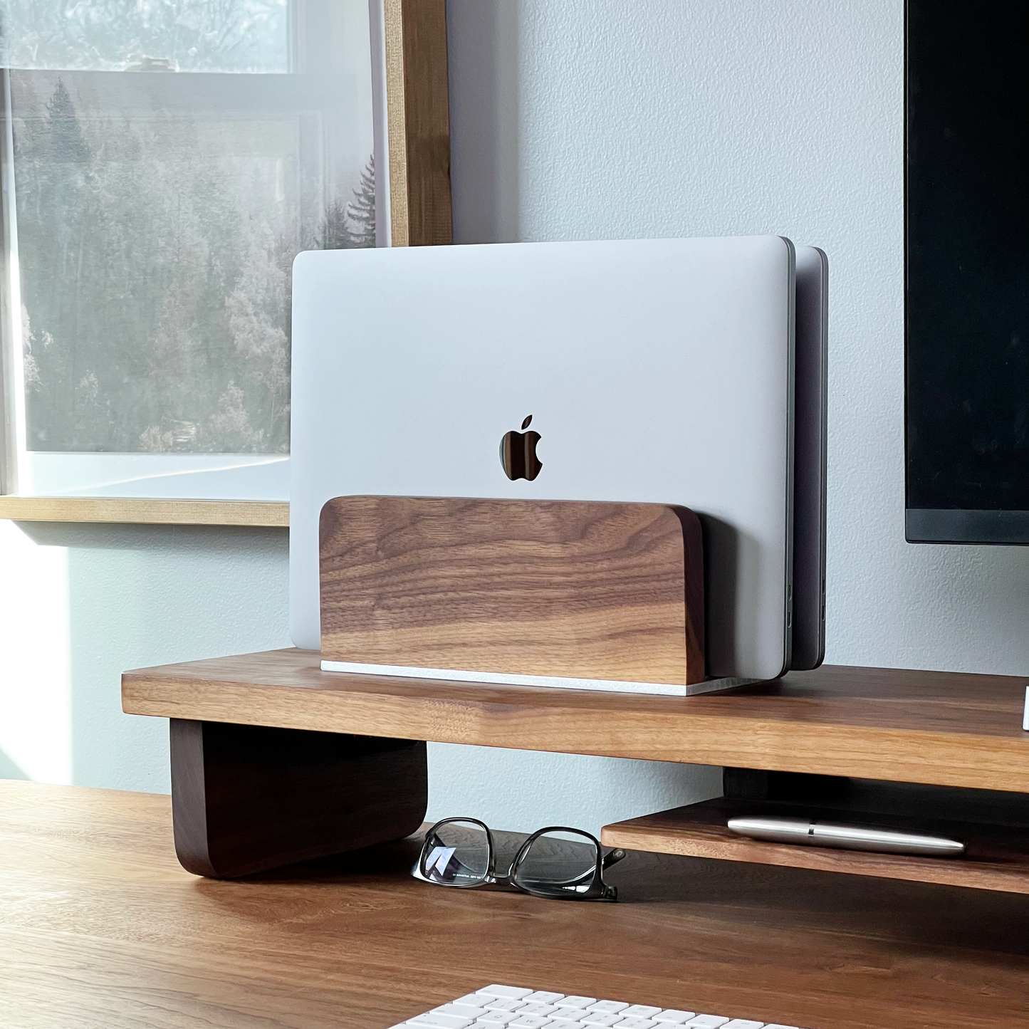 Vertical laptop stand